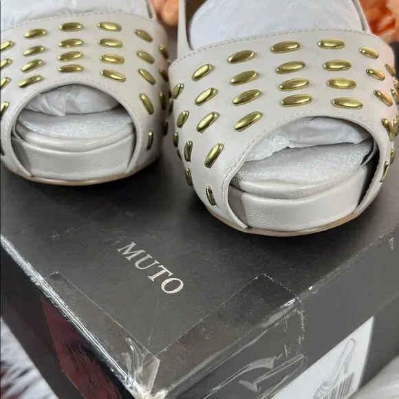 Vince Camuto MiM Aviator Sheep Leather Studded Heel 
Size 8 NIB - Picture 3 of 10